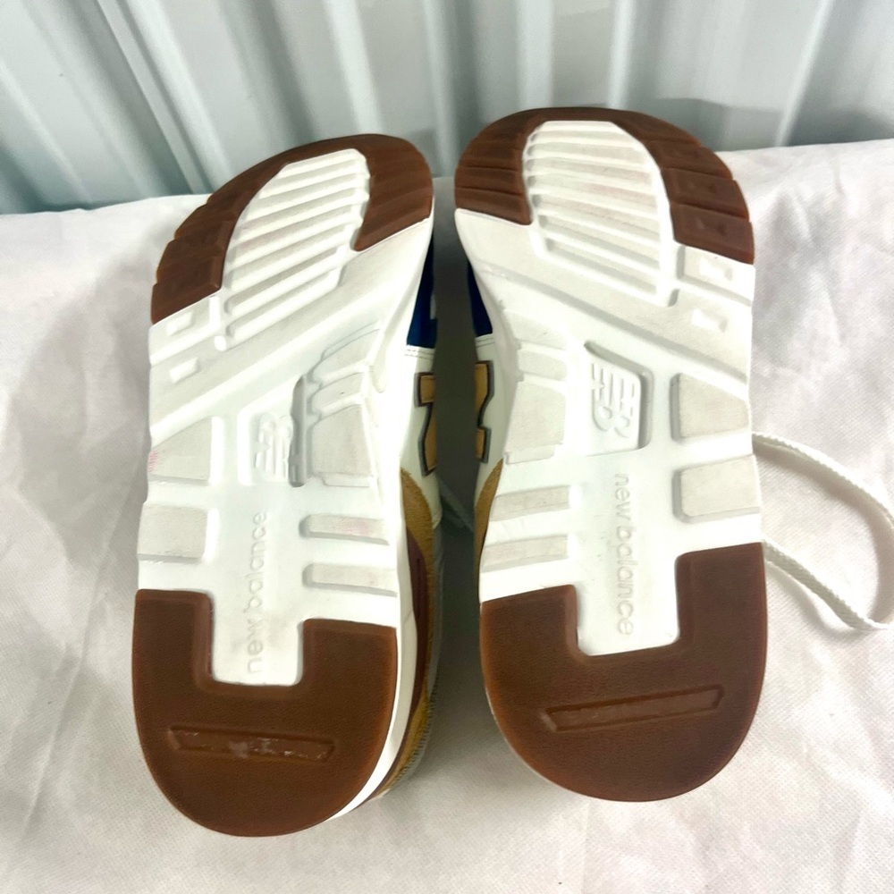 New Balance Beige and Navy Sneakers with Gold Accents - Picture 9 of 9